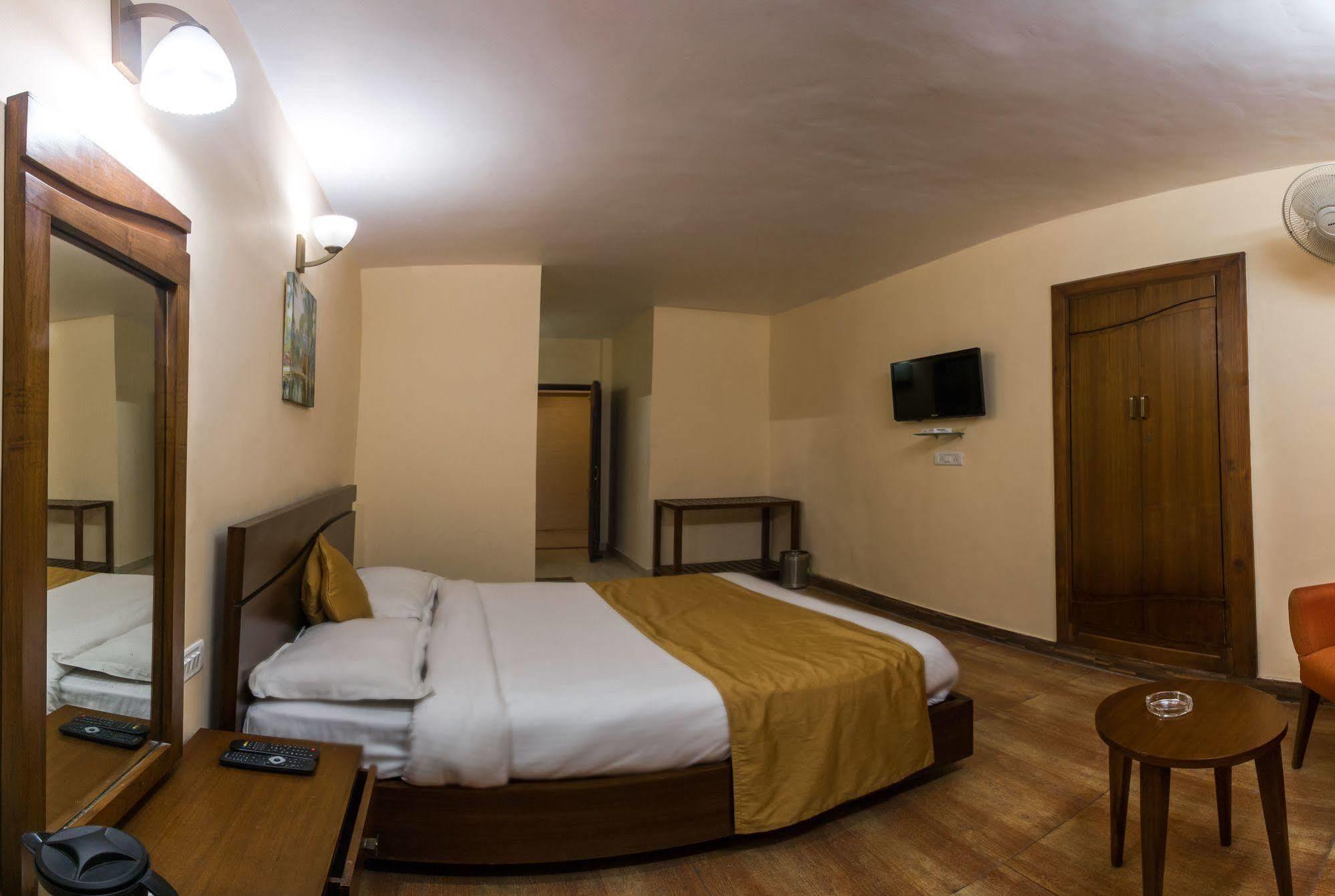 Himalaya Hotel Найнитал Экстерьер фото